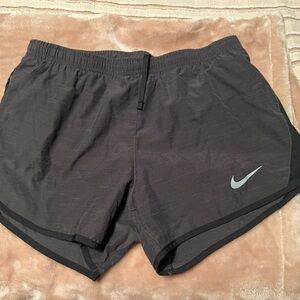 nike size woman’s small athletic shorts